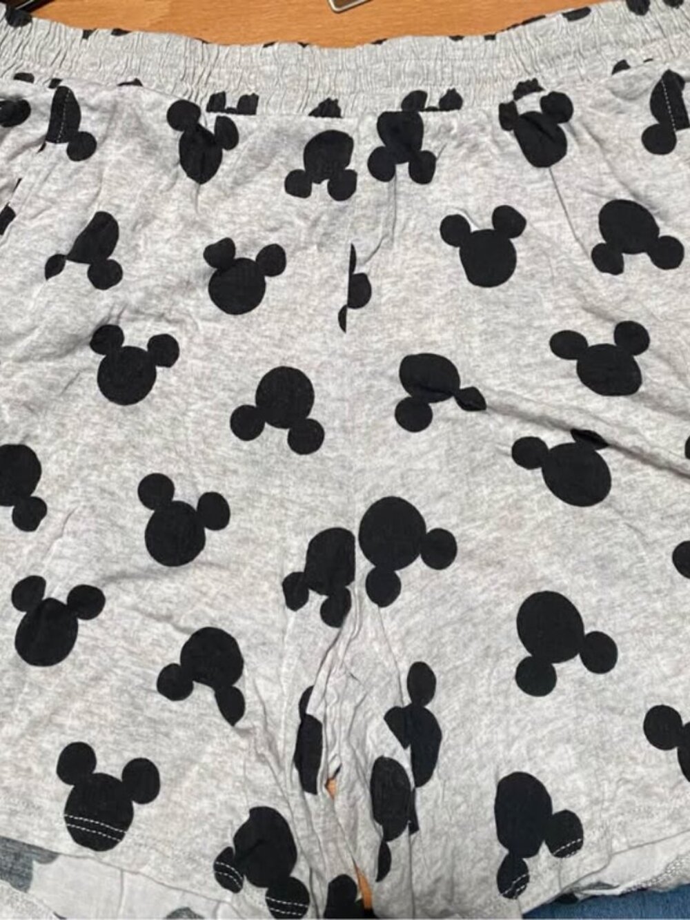 Disney Mickey Mouse Sleepwear Set Gray & Black Pajamas Shorts Size Medium - Picture 6 of 6